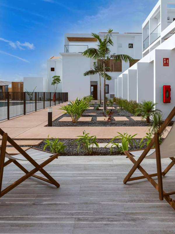 Complexes de vacances avec des activit&eacute;s de bien-&ecirc;tre int&eacute;gr&eacute;es : repos, mouvement et massages pour r&eacute;cup&eacute;rer encore mieux. - shambhala fuerteventura